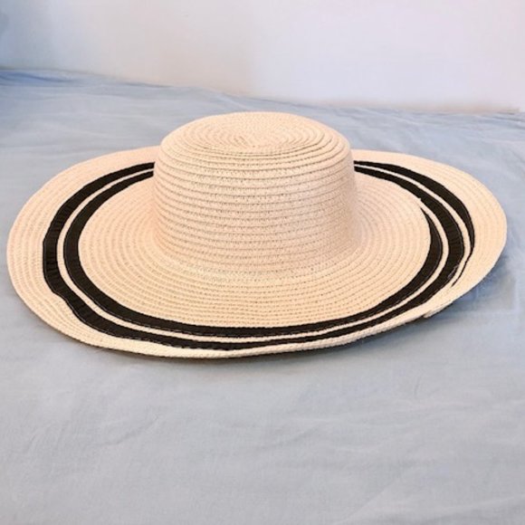 Beach Hat/ Straw Hat - Picture 1 of 6